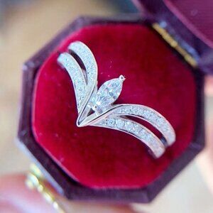 🎀 Unique Style Silver Plated V Shaped Crown Ring for Women, HA4606-6